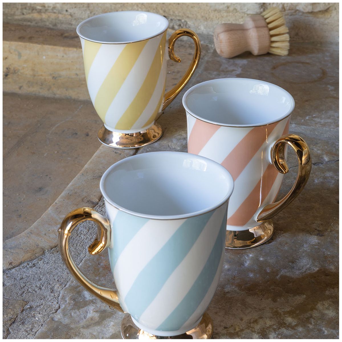 MUG MME DE RECAMIER RAYURE  PASTEL JAUNE 