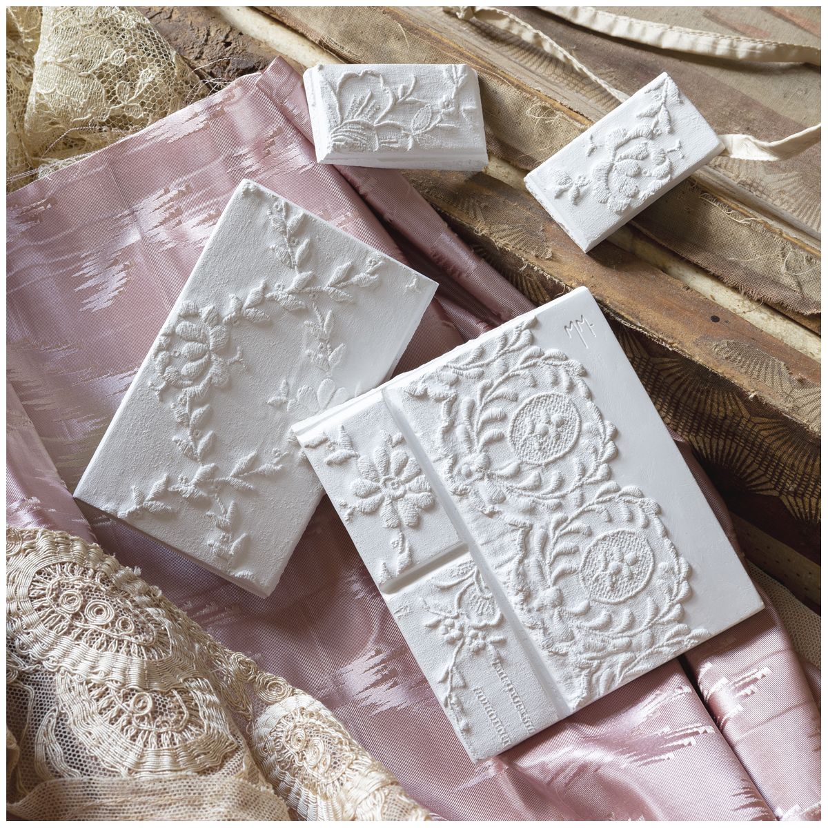 TABLETTE DENTELLES PARFUMEE ROSE